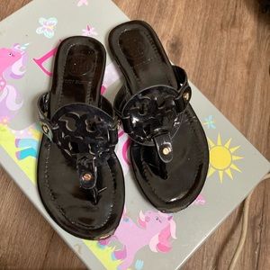 Tory Burch Black~Leather Light Sandals size ~ 6